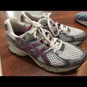 ASICS Gel-Pulse 7, Size 6